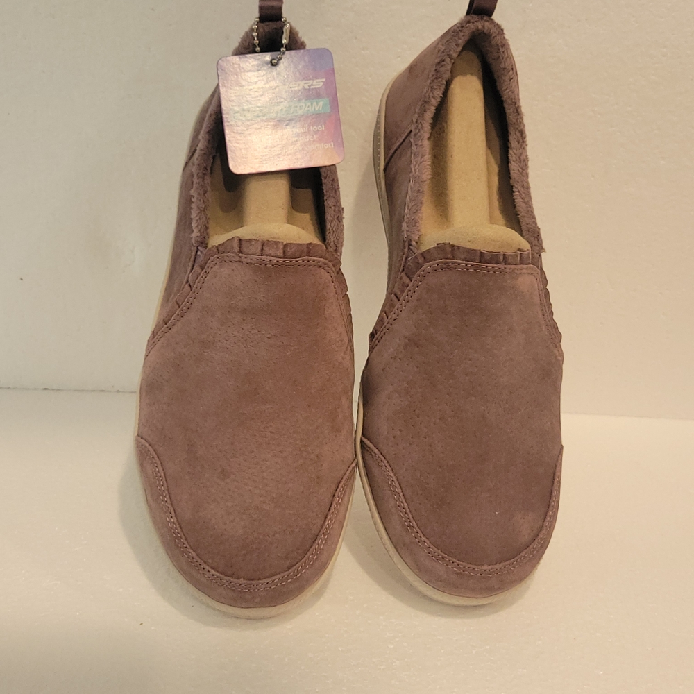 NWB Size 7.5 Women Skechers Blush Slip-On Shoes